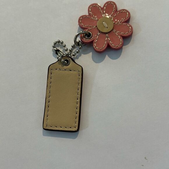 COACH Daisy & Hang Tag Keychain - Picture 4 of 5